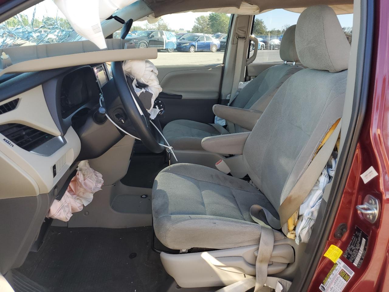 2015 TOYOTA SIENNA - Фото 7