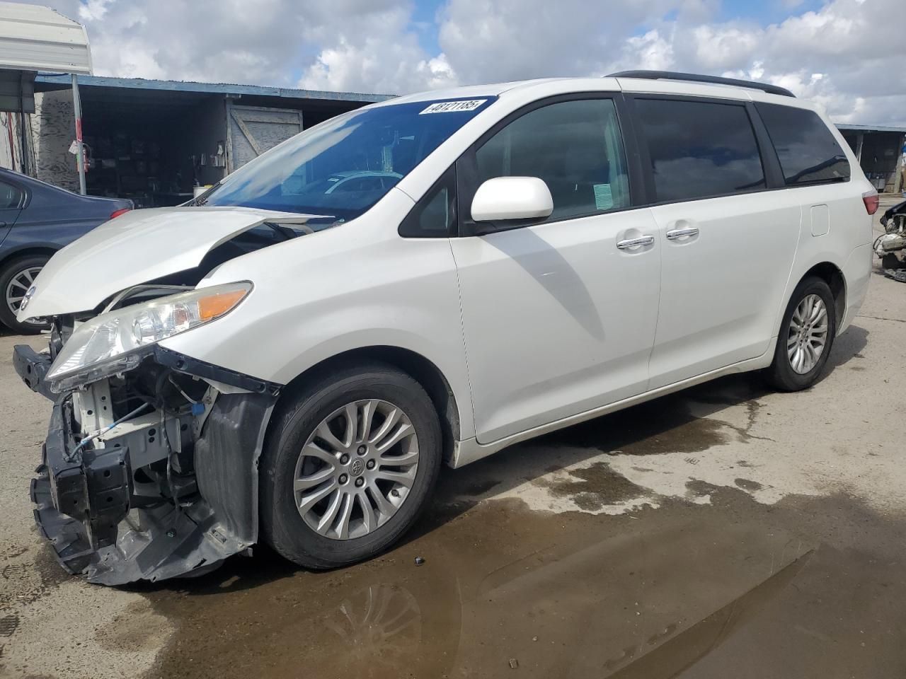 2015 TOYOTA SIENNA XLE