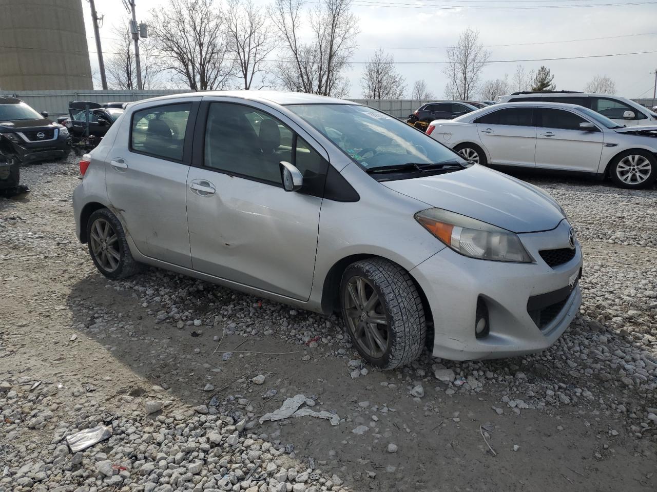2012 TOYOTA YARIS - Фото 4