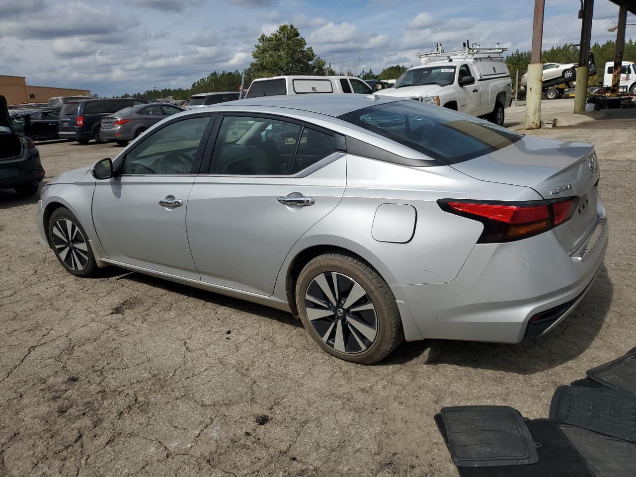 2022 NISSAN ALTIMA SV - Image 2