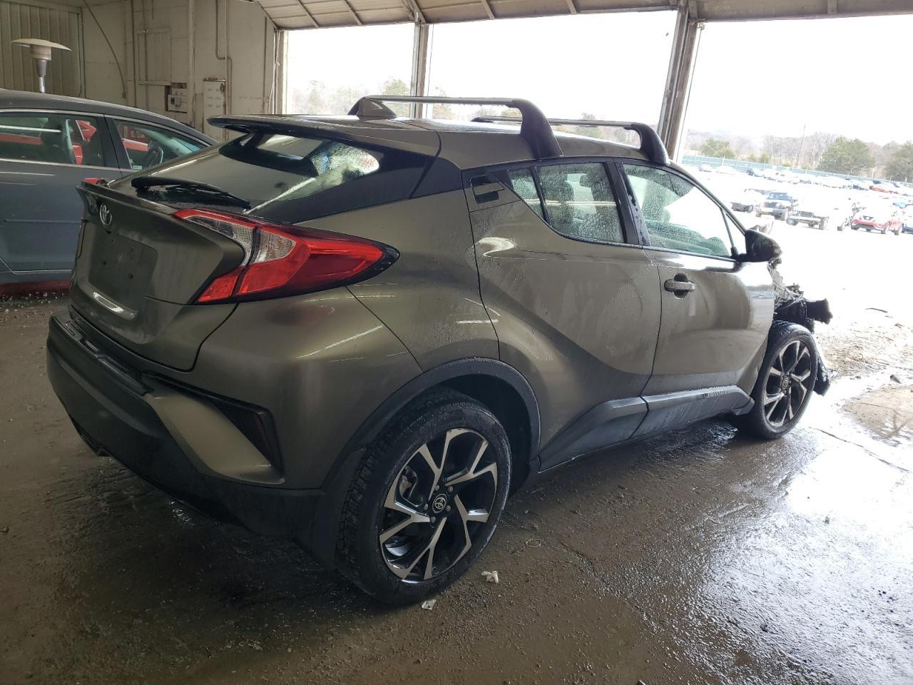 2021 TOYOTA C-HR XLE - Фото 3