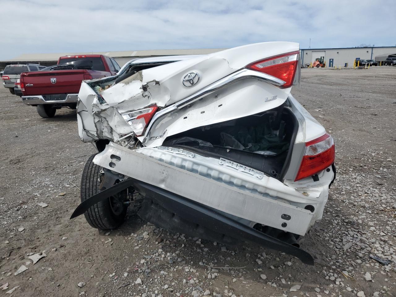 2017 TOYOTA CAMRY LE - Фото 6