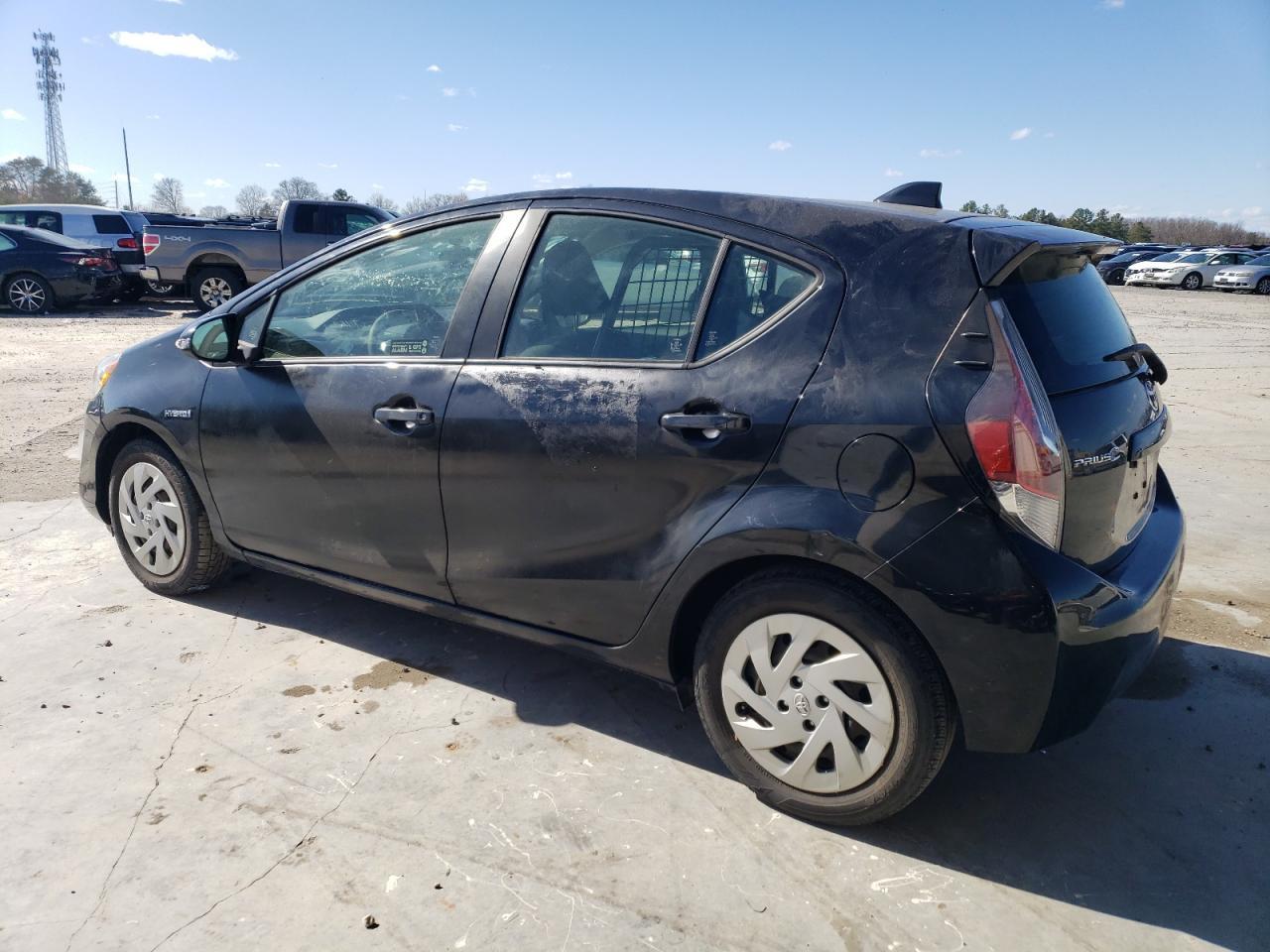 2016 TOYOTA PRIUS C - Image 2