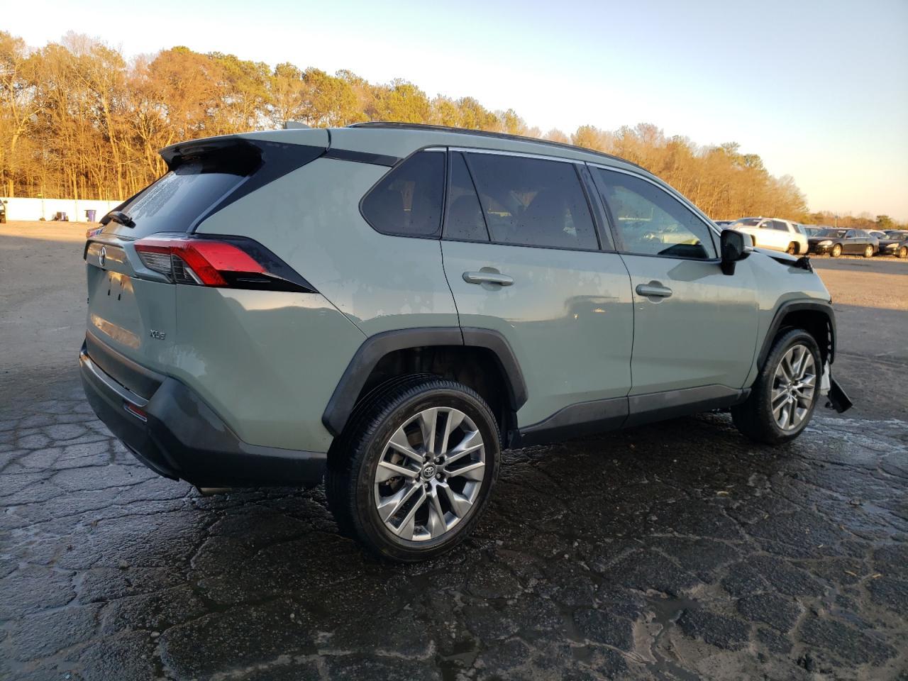 2019 TOYOTA RAV4 XLE P - Фото 3