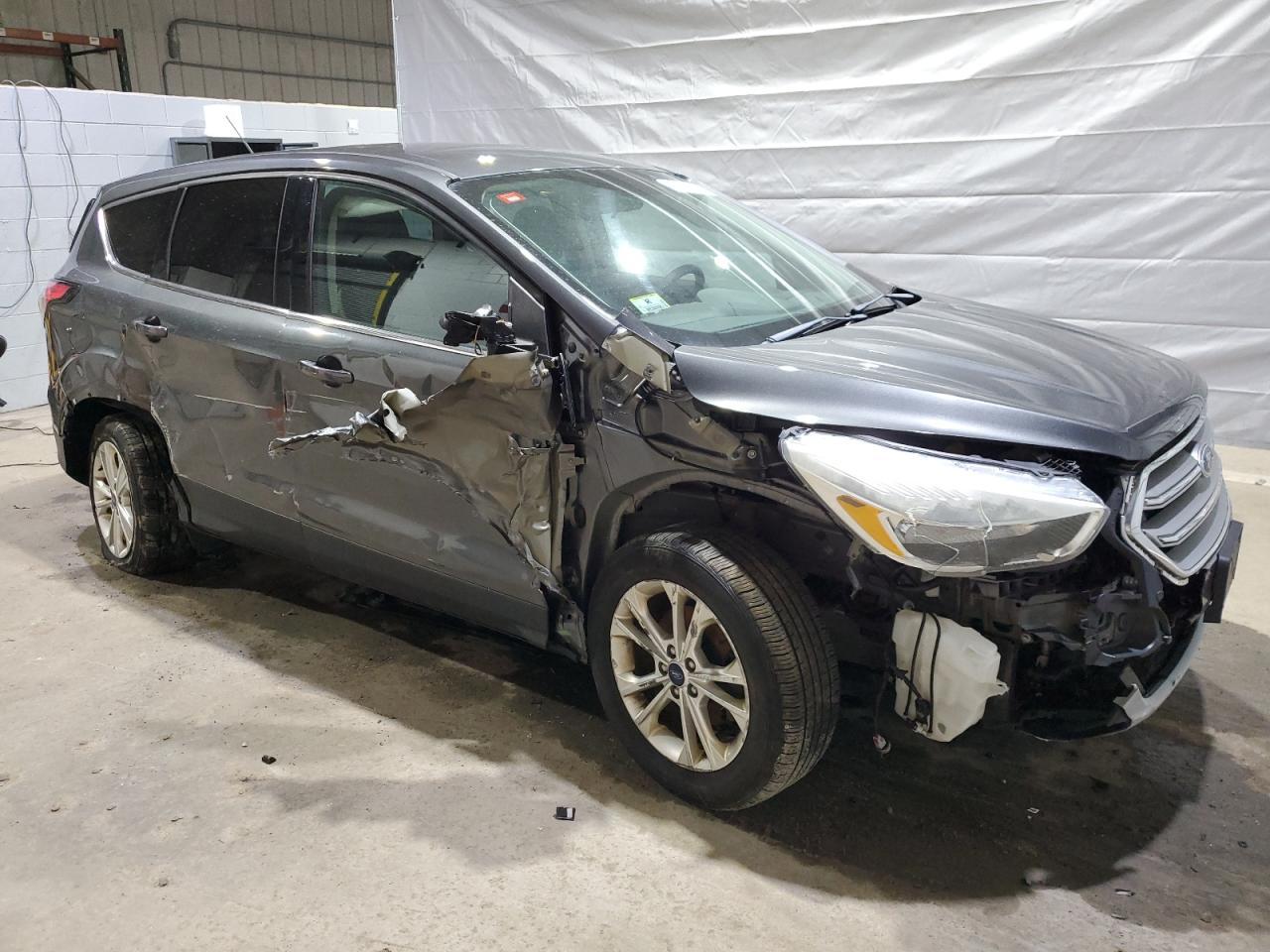 2017 FORD ESCAPE SE - Image 4