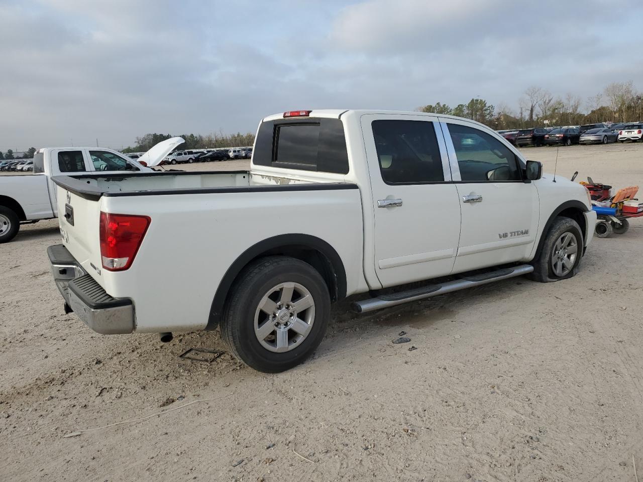 2015 NISSAN TITAN S - Фото 3