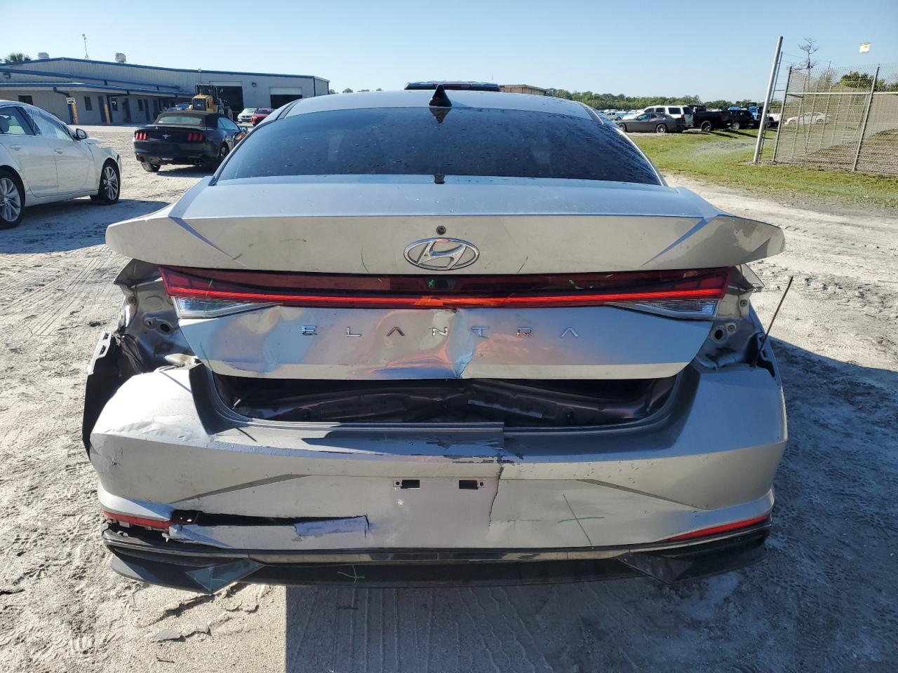 2022 HYUNDAI ELANTRA SE - Фото 6