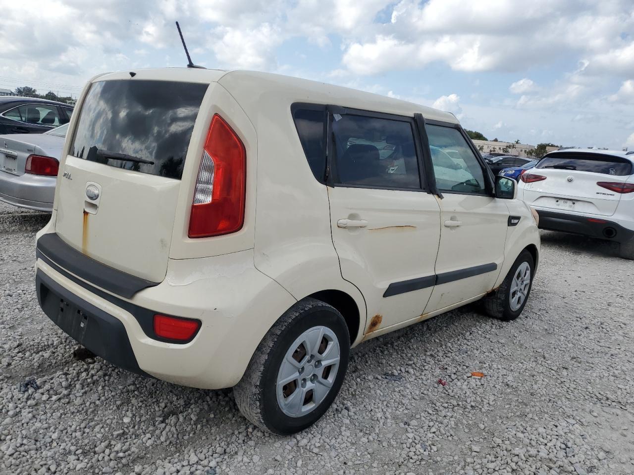 2013 KIA SOUL - Image 3