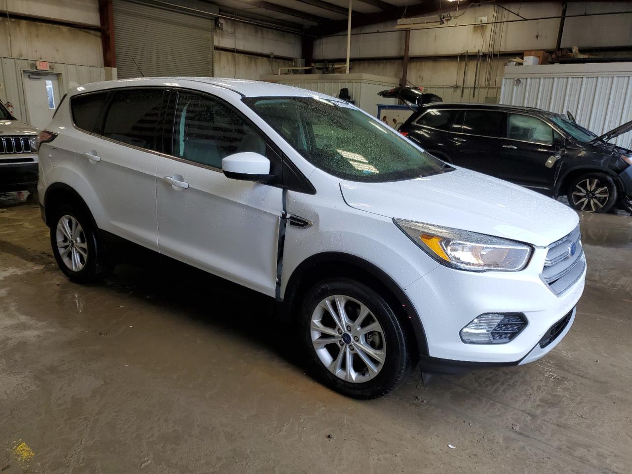 2017 FORD ESCAPE SE - Image 4