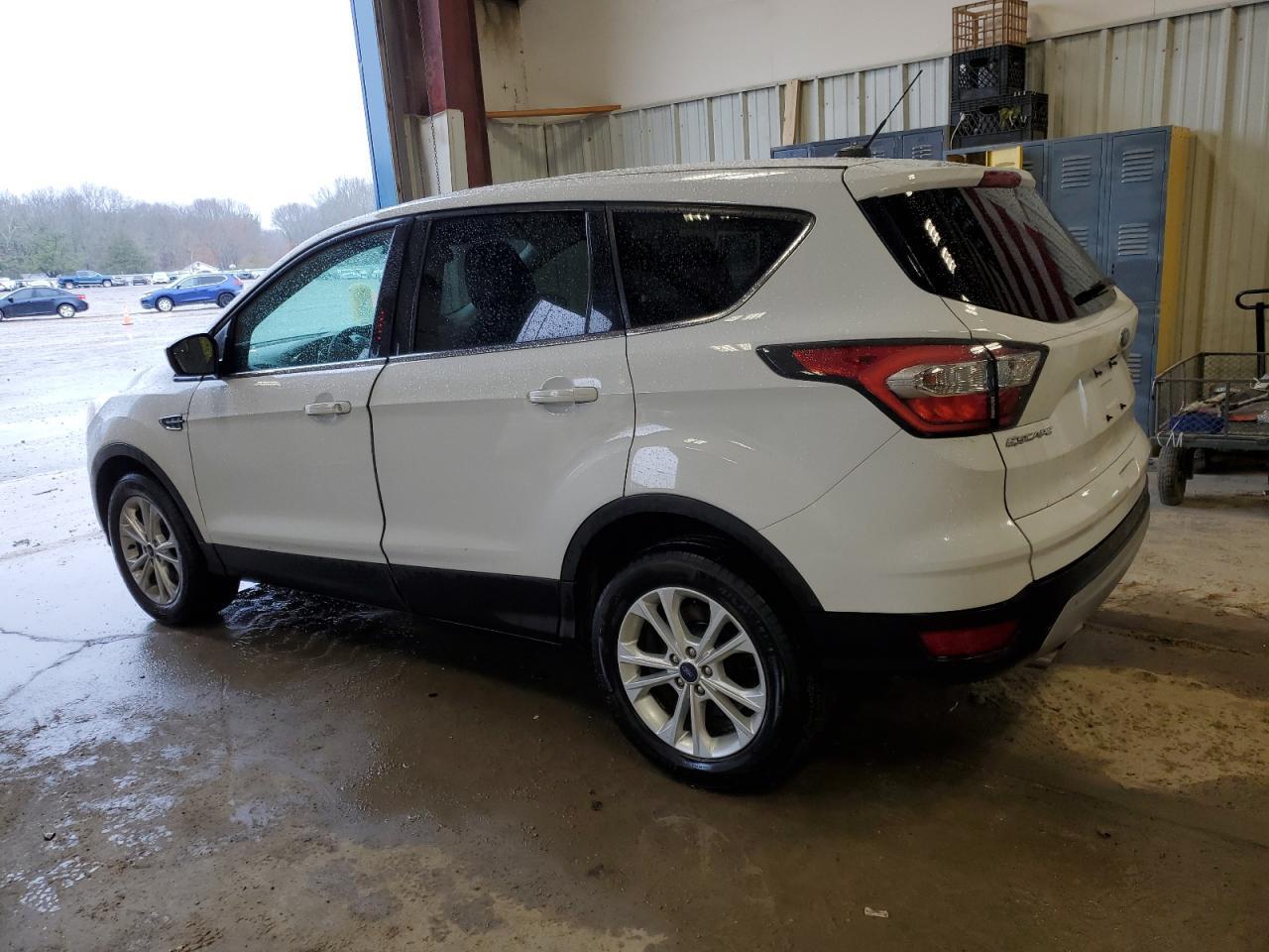 2017 FORD ESCAPE SE - Image 2