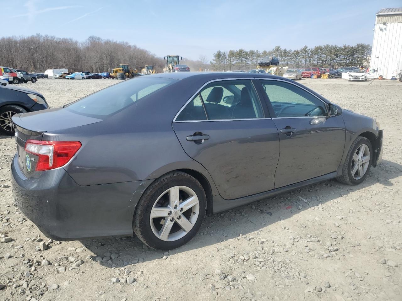 2013 TOYOTA CAMRY L - Фото 3