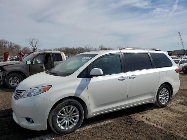 2015 TOYOTA SIENNA XLE