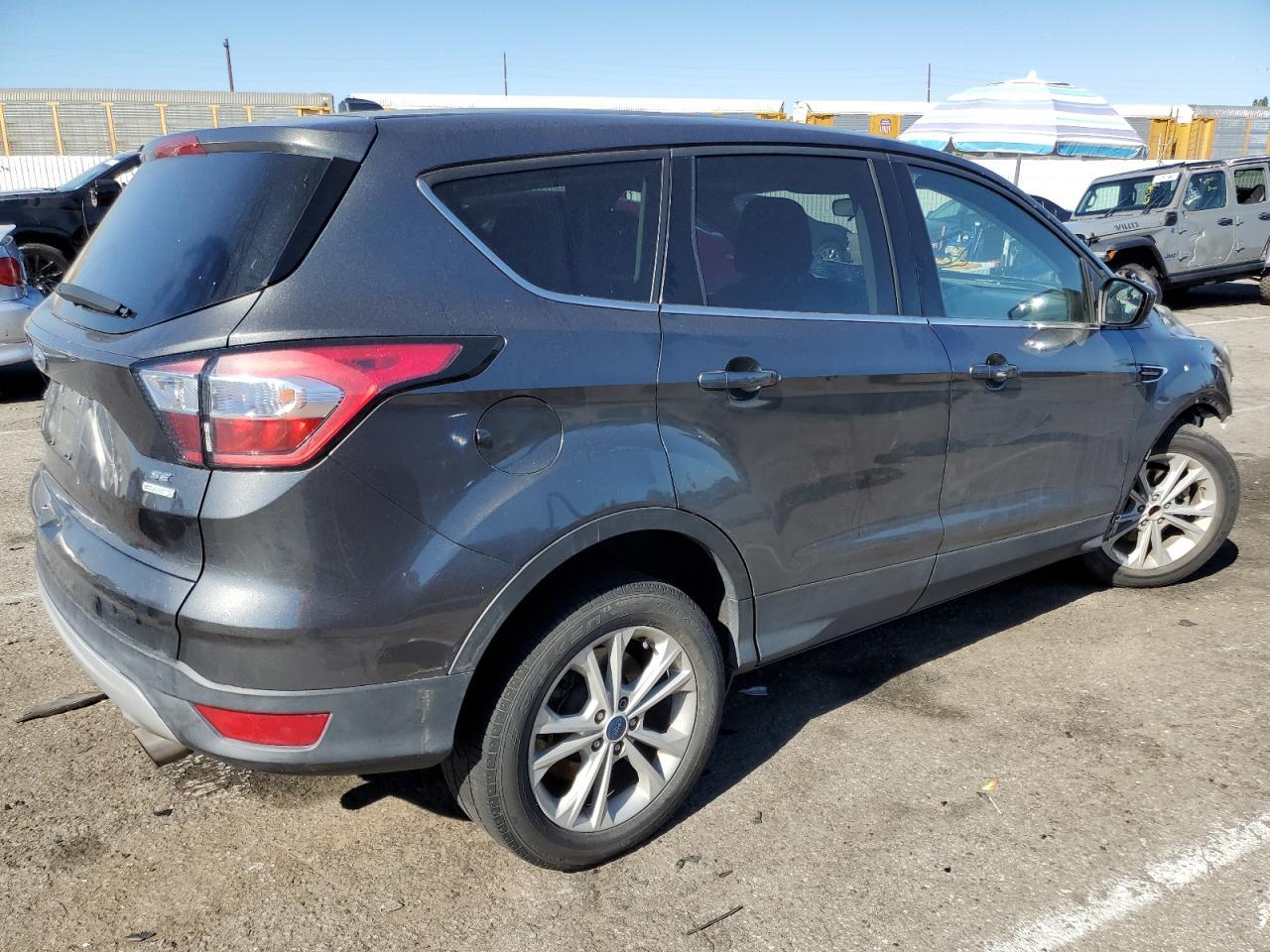 2017 FORD ESCAPE SE - Фото 3