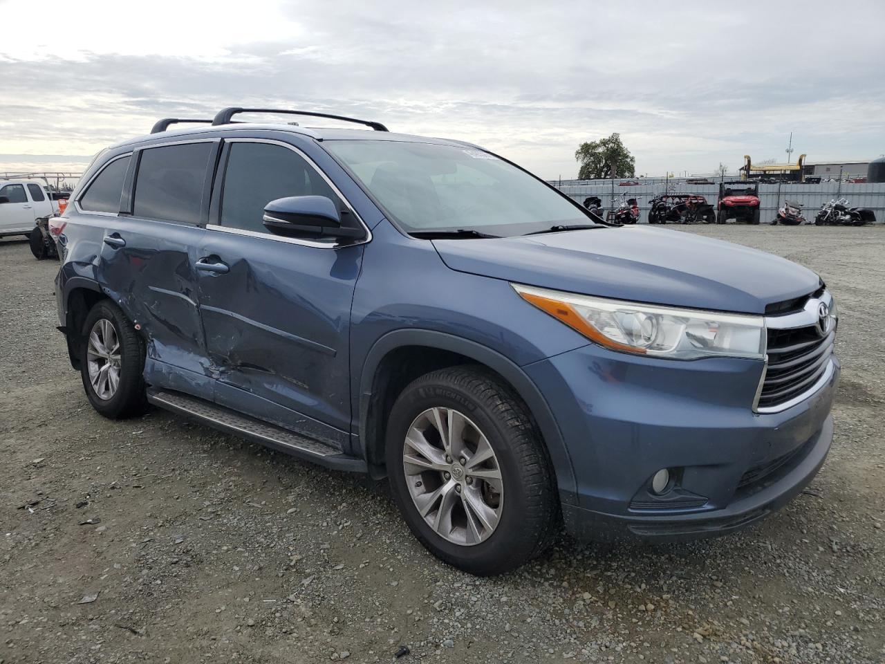 2015 TOYOTA HIGHLANDER - Image 4