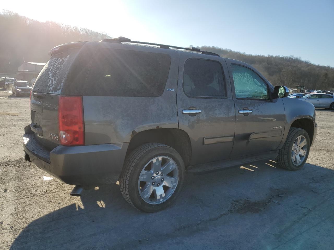 2012 GMC YUKON SLT - Image 3
