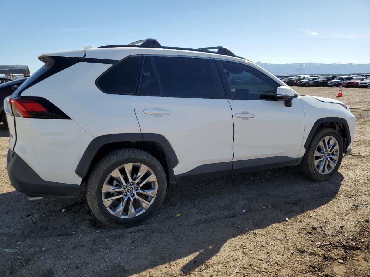 2020 TOYOTA RAV4 XLE P - Фото 3
