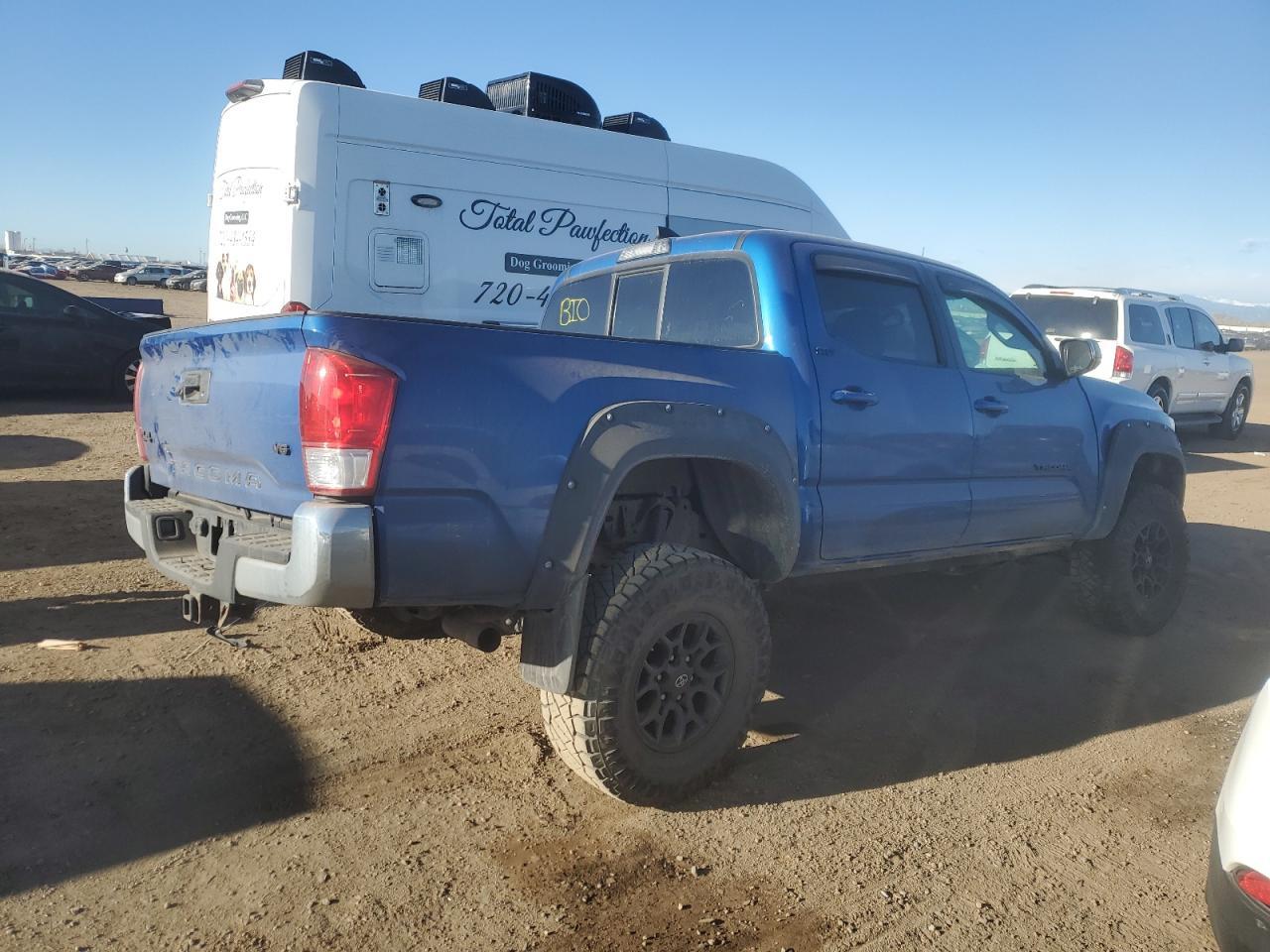 2017 TOYOTA TACOMA DOU - Фото 3