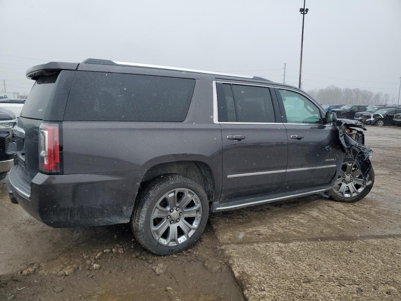 2016 GMC YUKON XL D - Image 3
