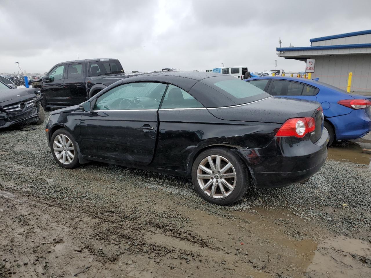 2010 VOLKSWAGEN EOS TURBO - Image 2