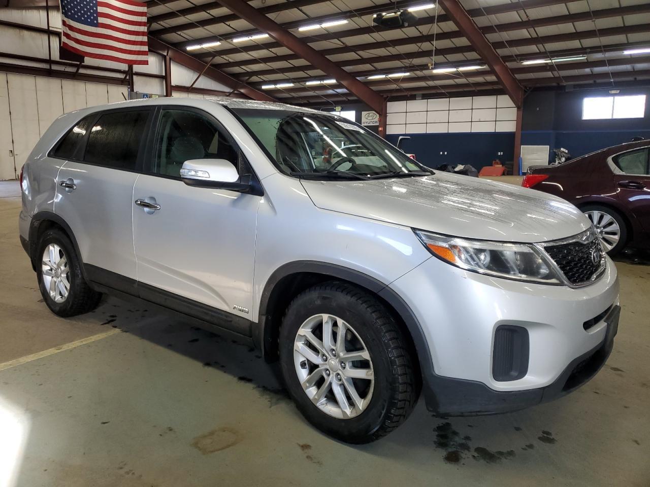 2015 KIA SORENTO LX - Image 4