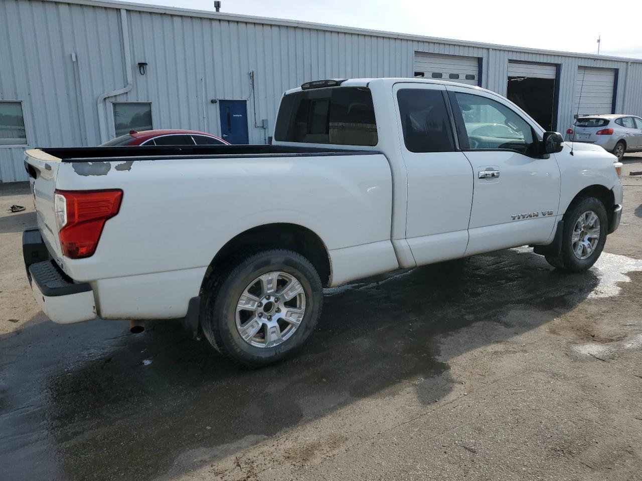 2018 NISSAN TITAN SV - Фото 3
