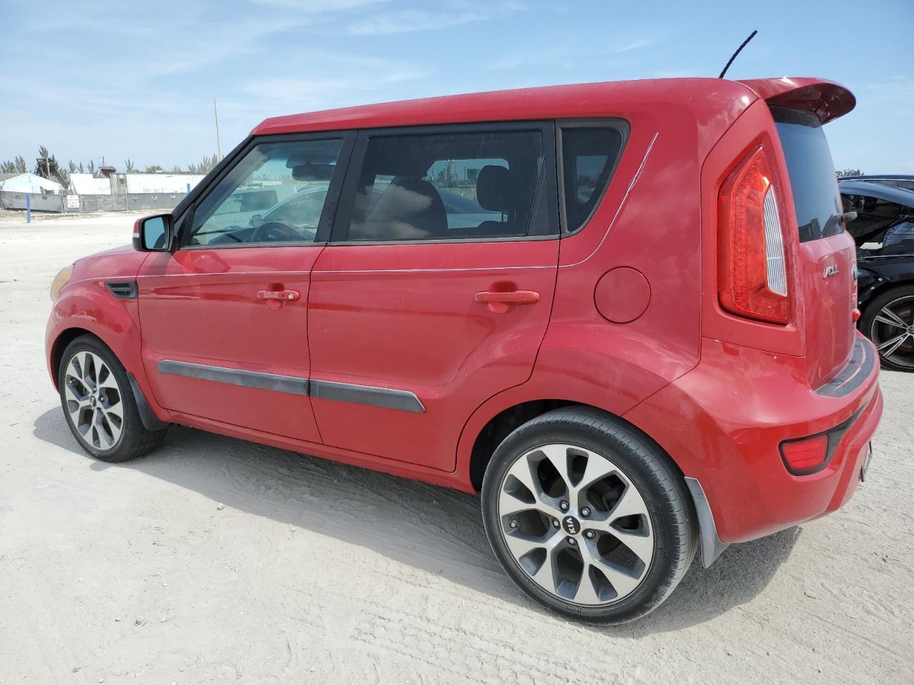 2013 KIA SOUL + - Image 2