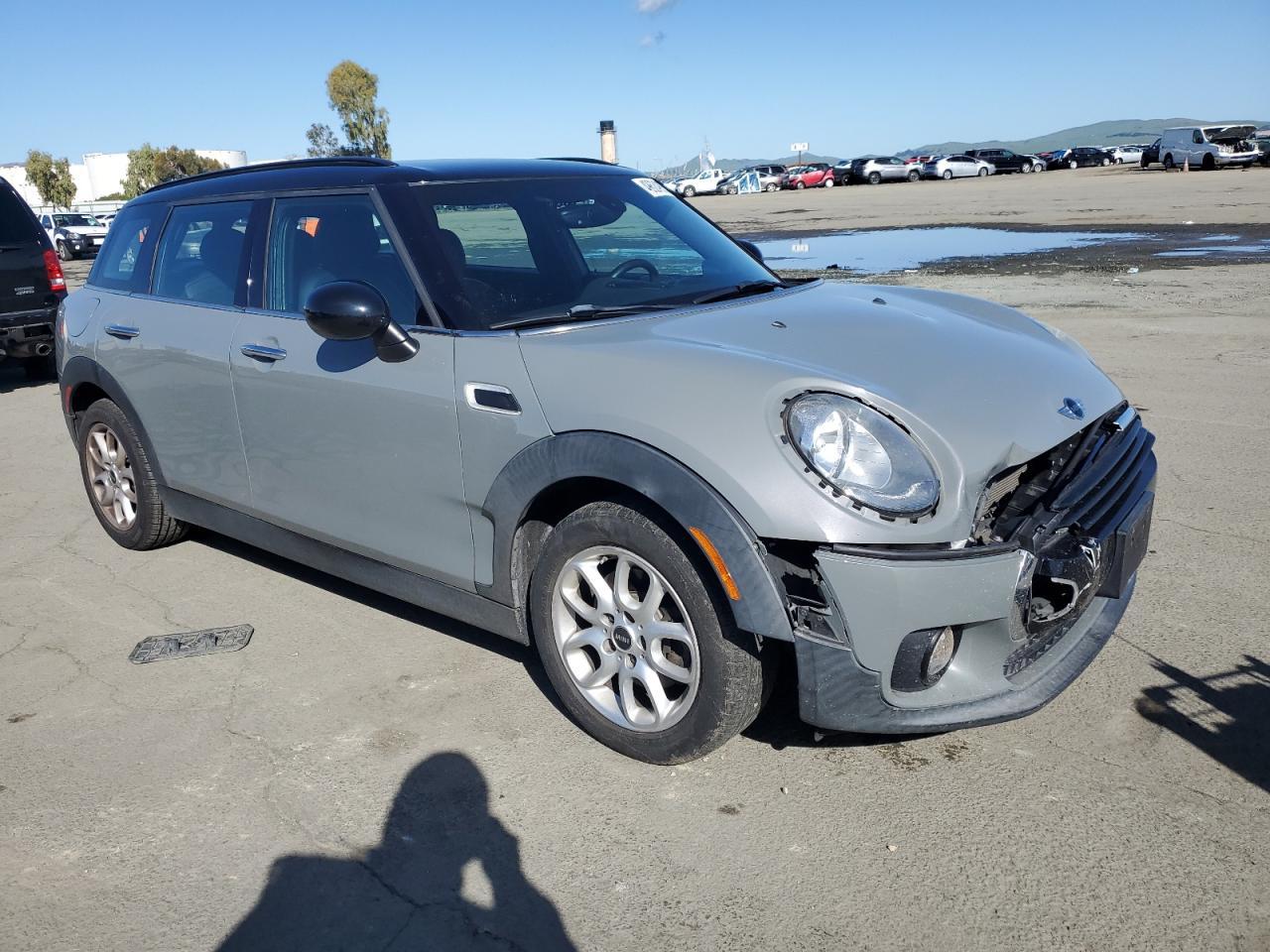2017 MINI COOPER CLU - Image 4