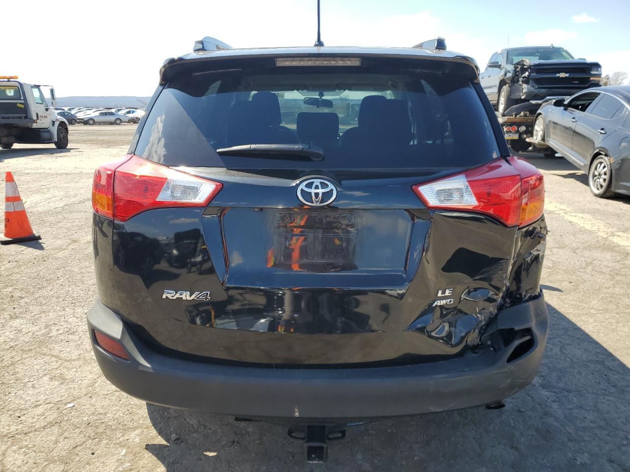 2015 TOYOTA RAV4 LE - Фото 6