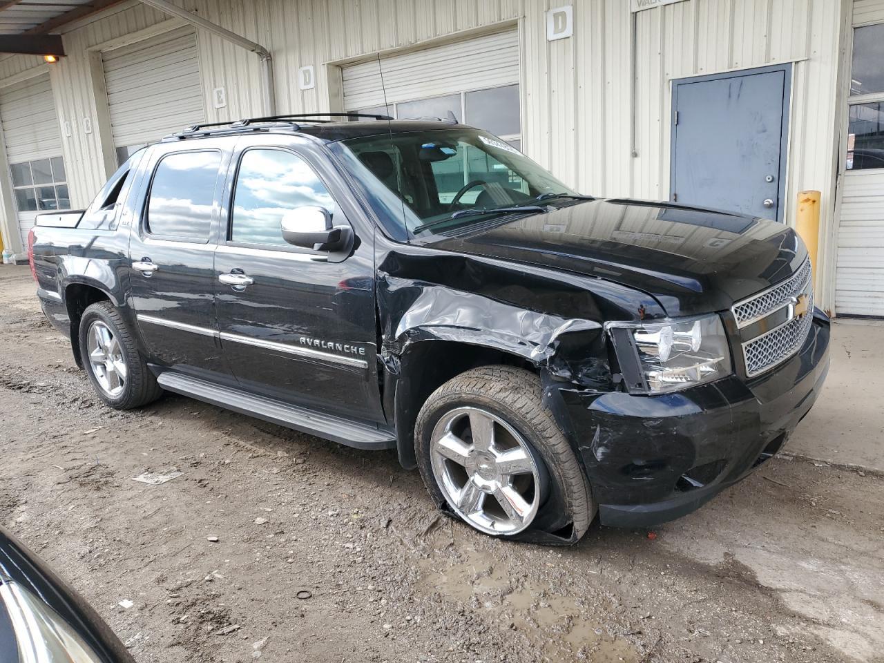 2012 CHEVROLET AVALANCHE - Image 4