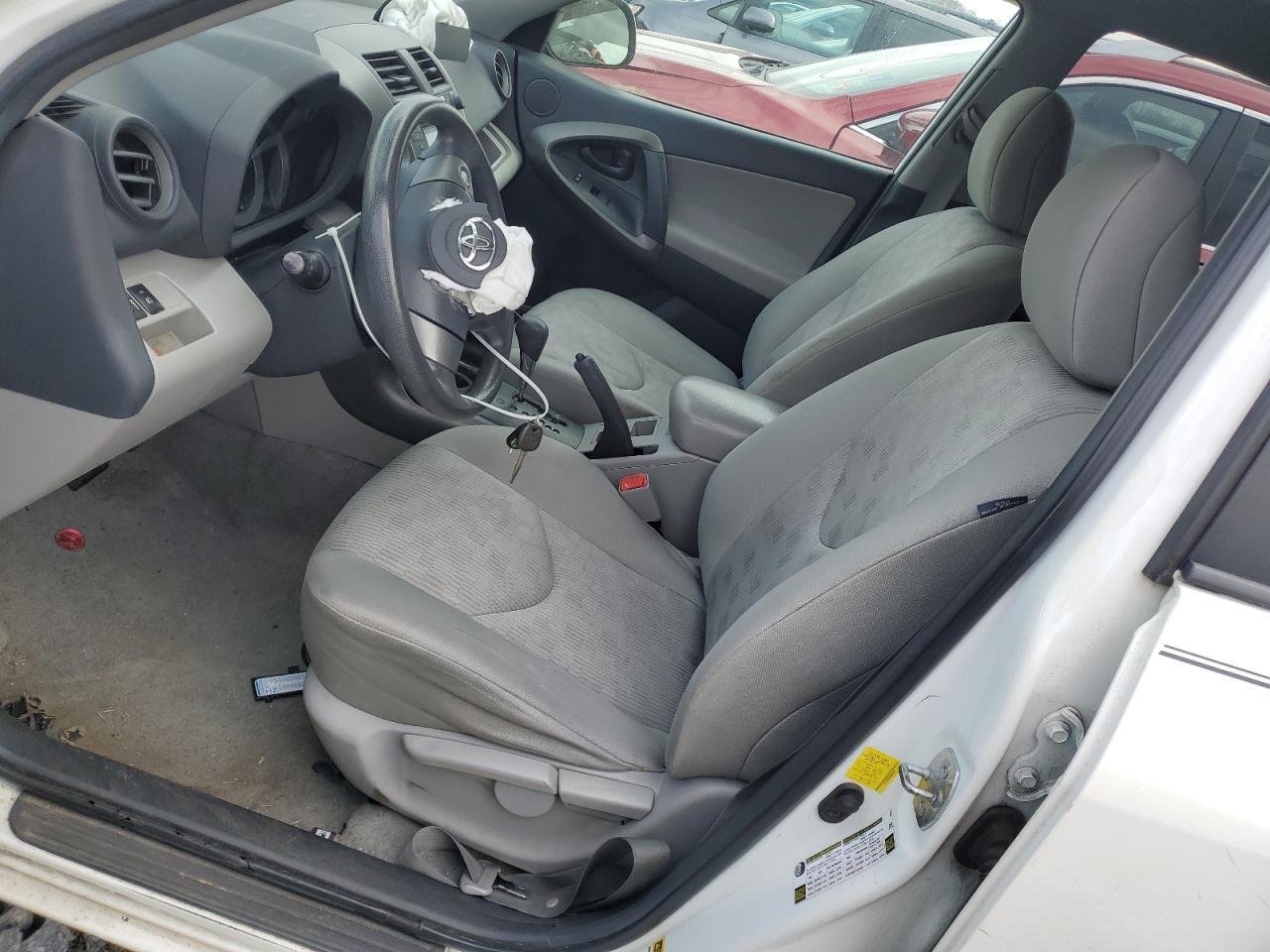 2011 TOYOTA RAV4 - Фото 7