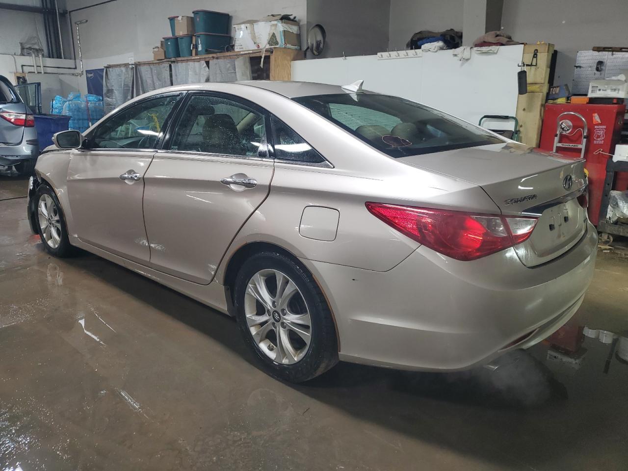2011 HYUNDAI SONATA SE - Image 2