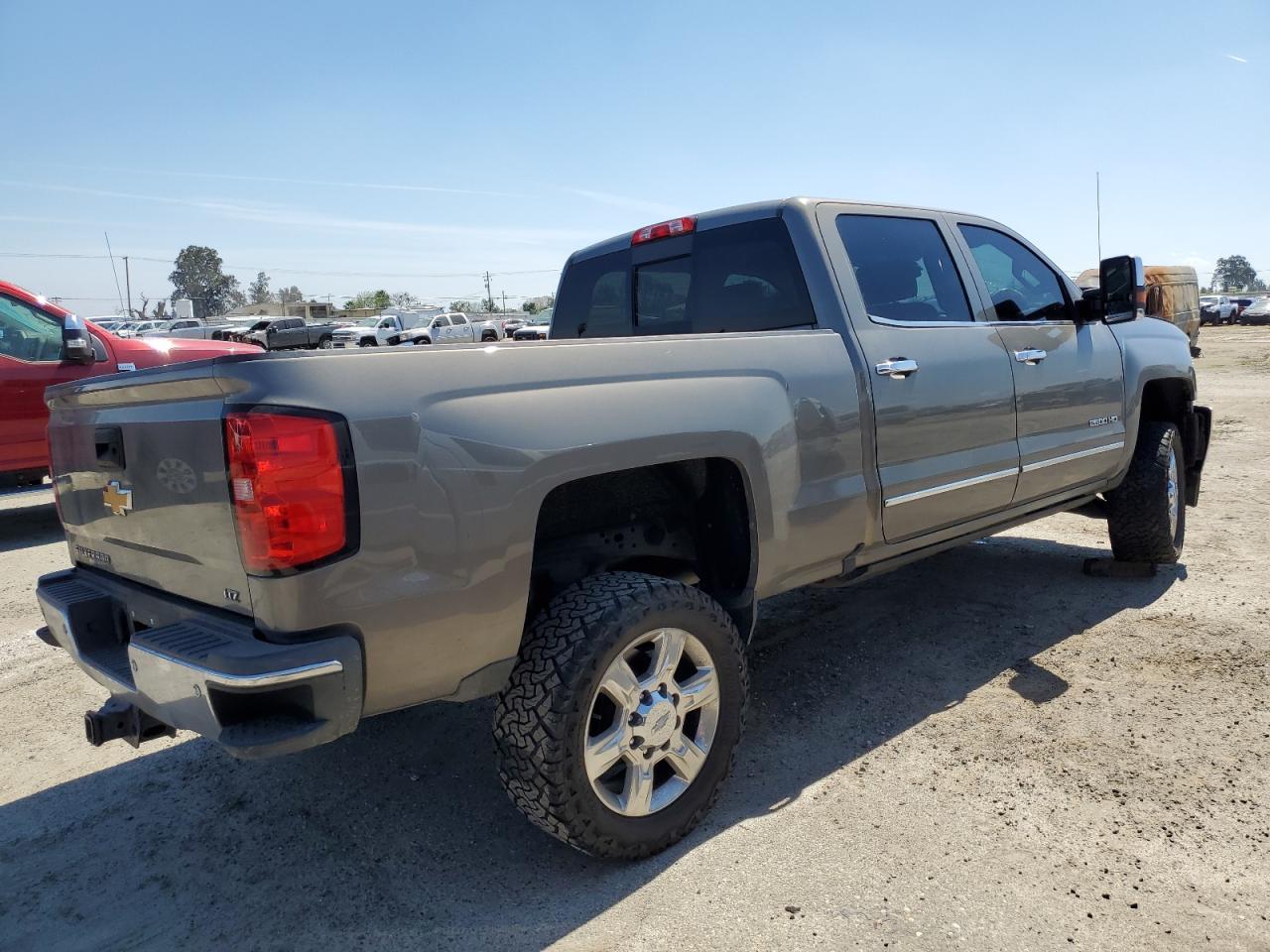 2017 CHEVROLET SILVERADO - Image 3