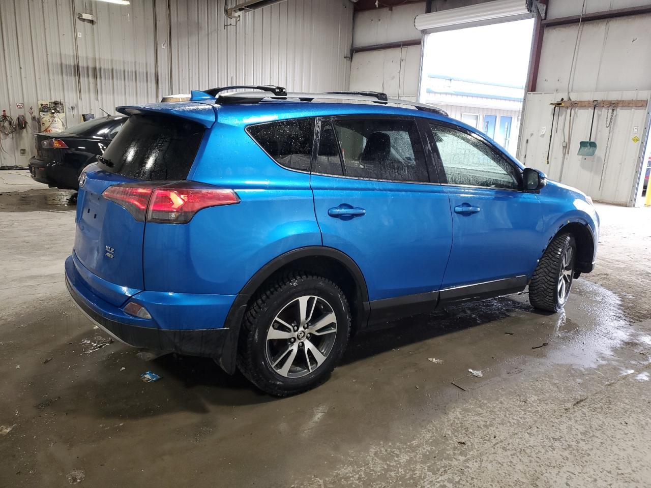 2017 TOYOTA RAV4 XLE - Image 3