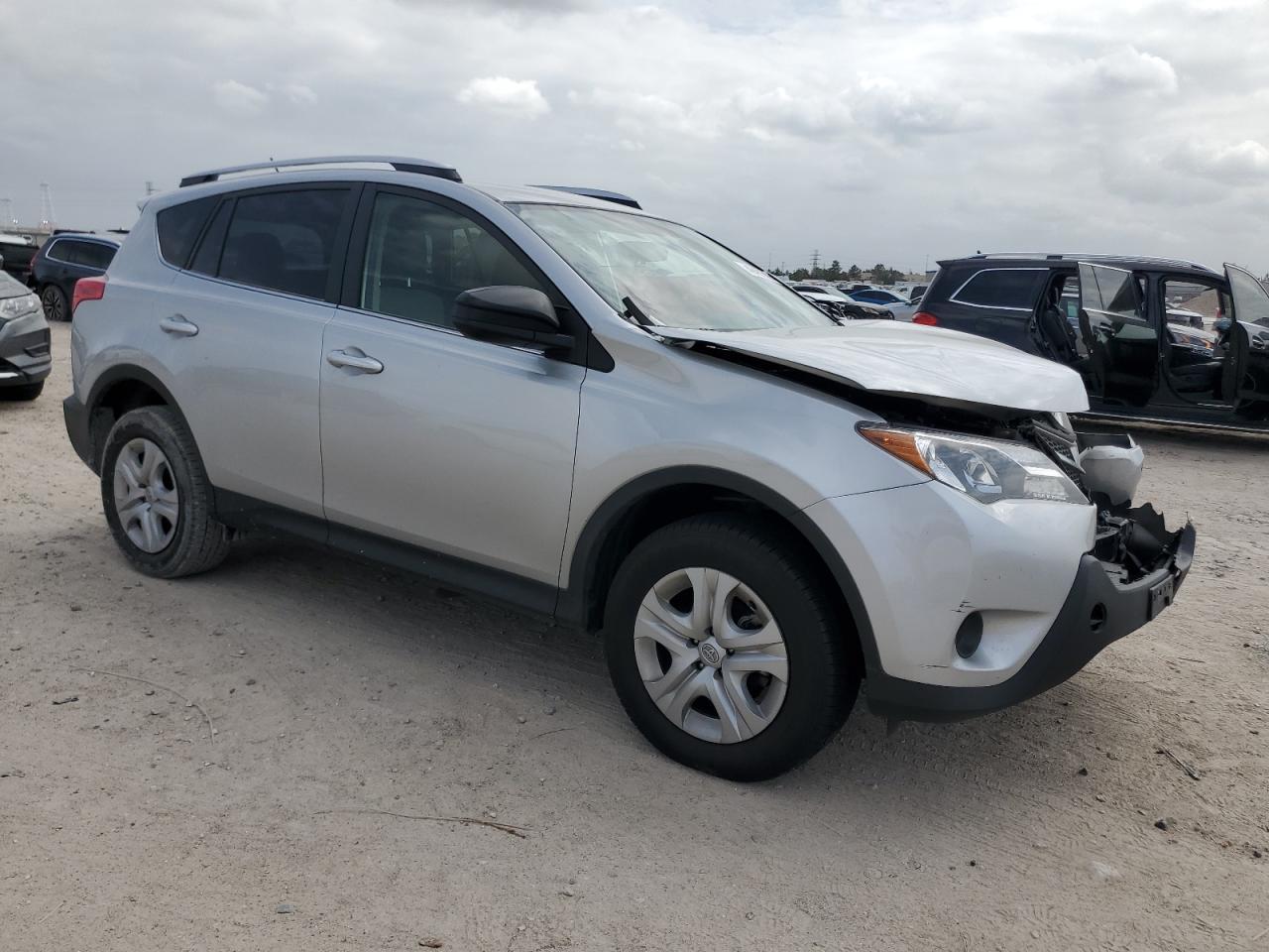 2015 TOYOTA RAV4 LE - Image 4