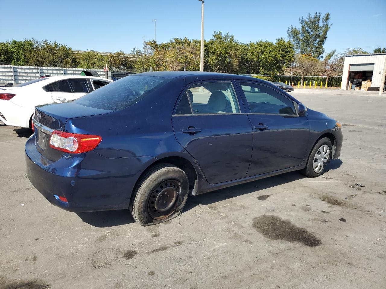 2013 TOYOTA COROLLA BA - Фото 3