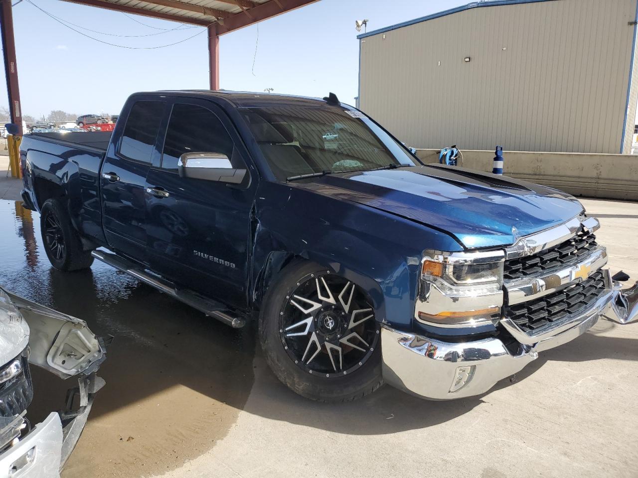 2017 CHEVROLET SILVERADO - Image 4