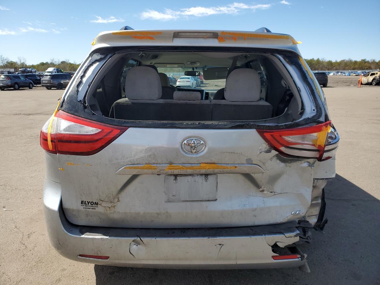 2015 TOYOTA SIENNA LE - Фото 6
