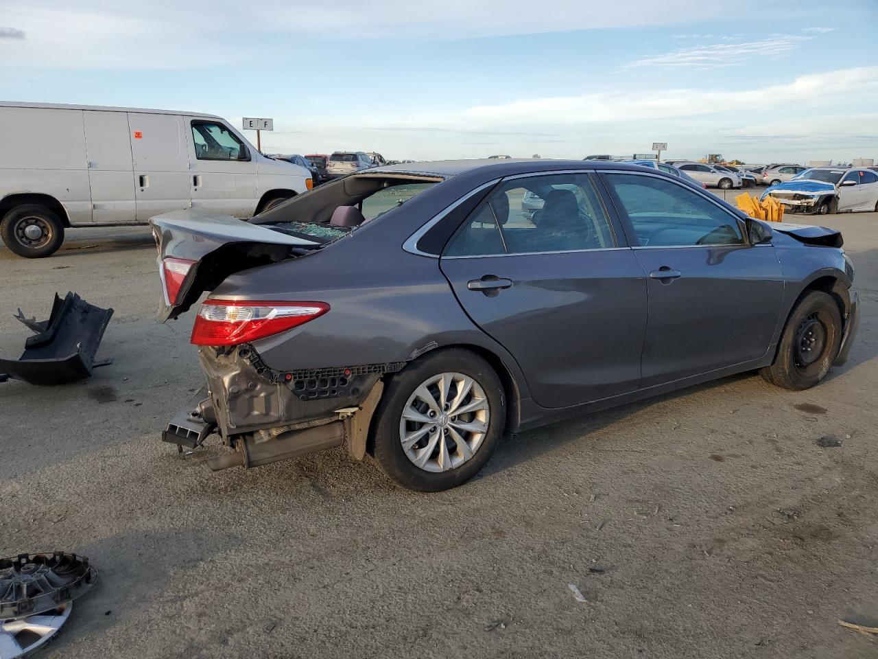 2015 TOYOTA CAMRY LE - Фото 3