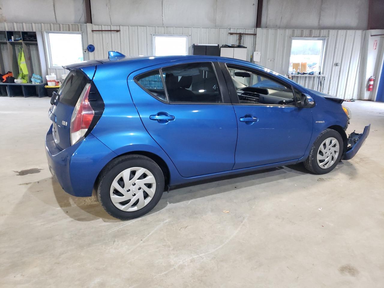 2015 TOYOTA PRIUS C - Фото 3