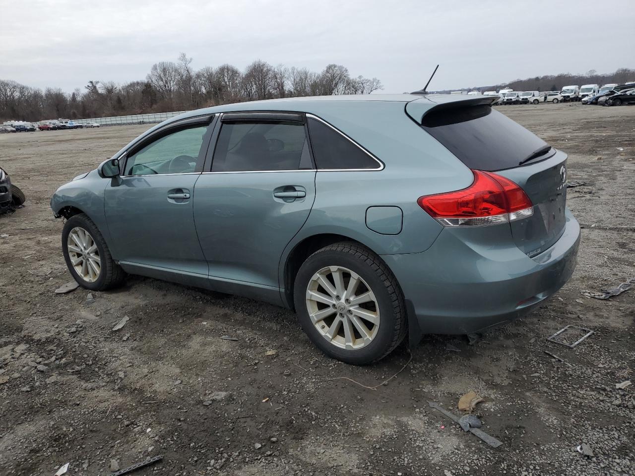 2011 TOYOTA VENZA - Фото 2