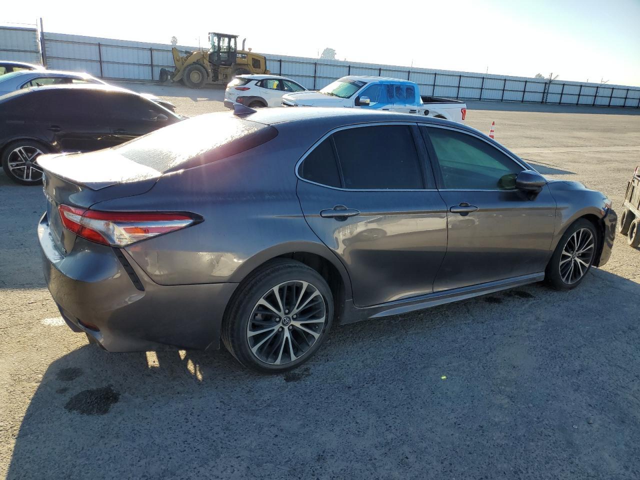 2019 TOYOTA CAMRY L - Фото 3