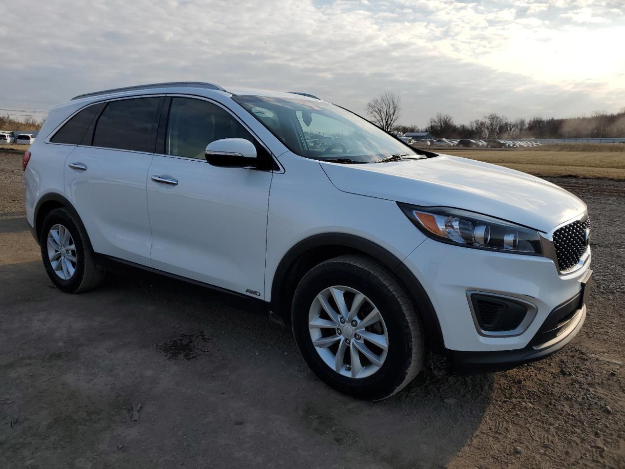 2016 KIA SORENTO LX - Image 4
