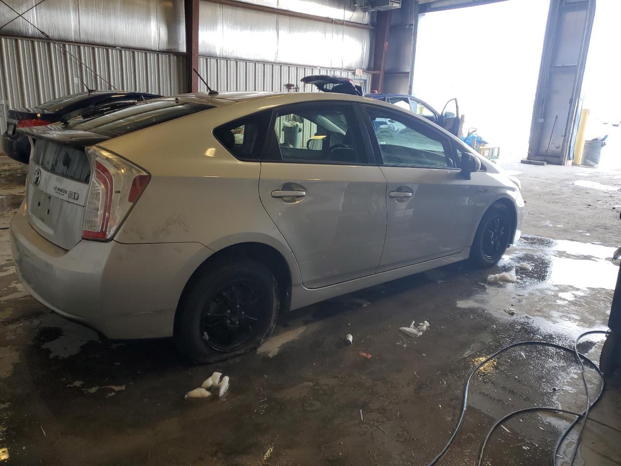 2013 TOYOTA PRIUS - Фото 3