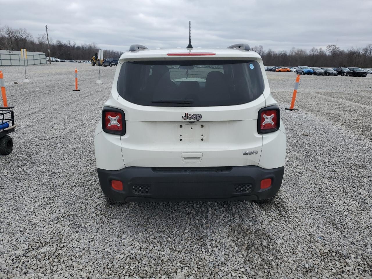 2018 JEEP RENEGADE L - Image 6