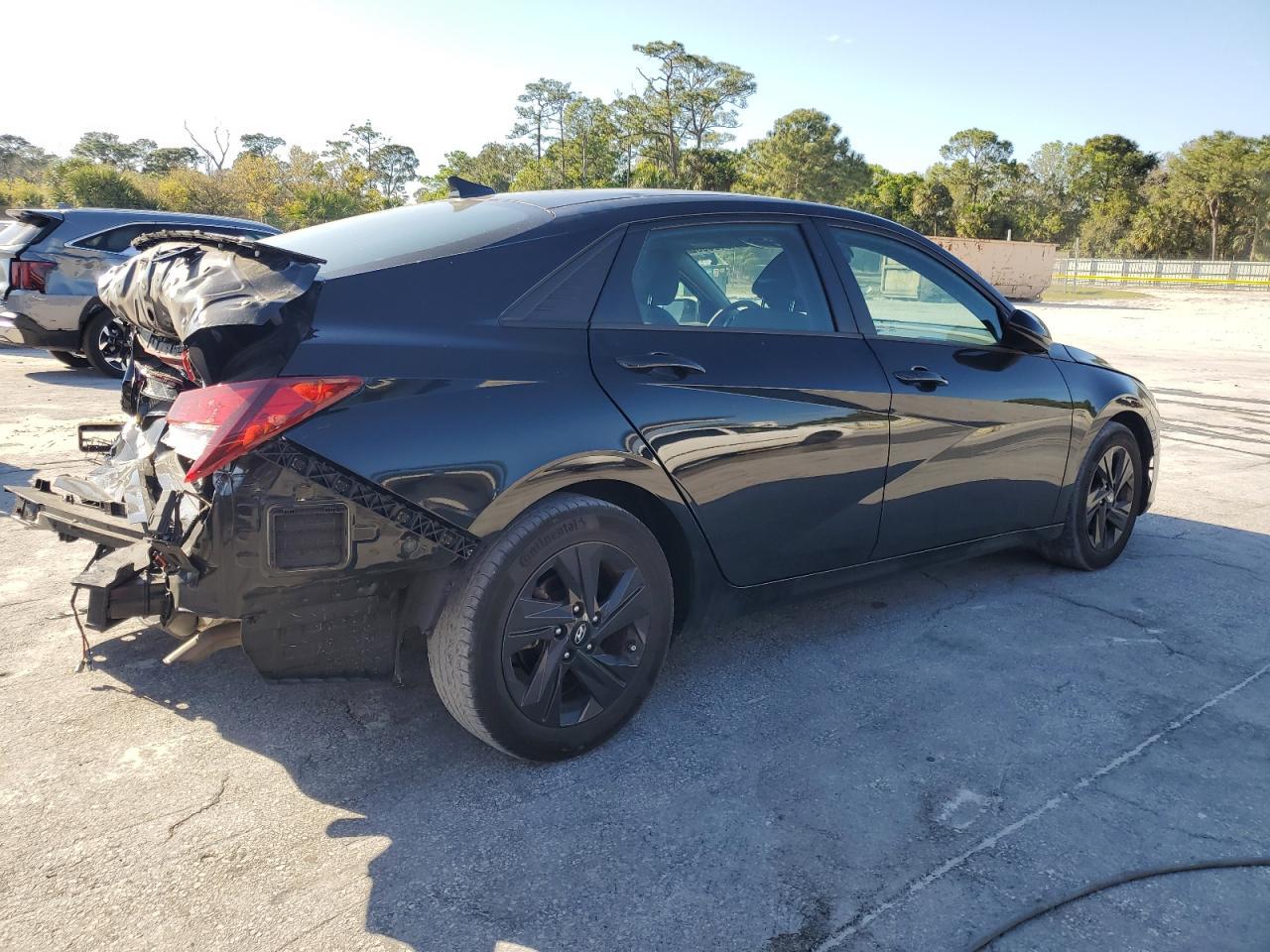 2023 HYUNDAI ELANTRA SE - Image 3