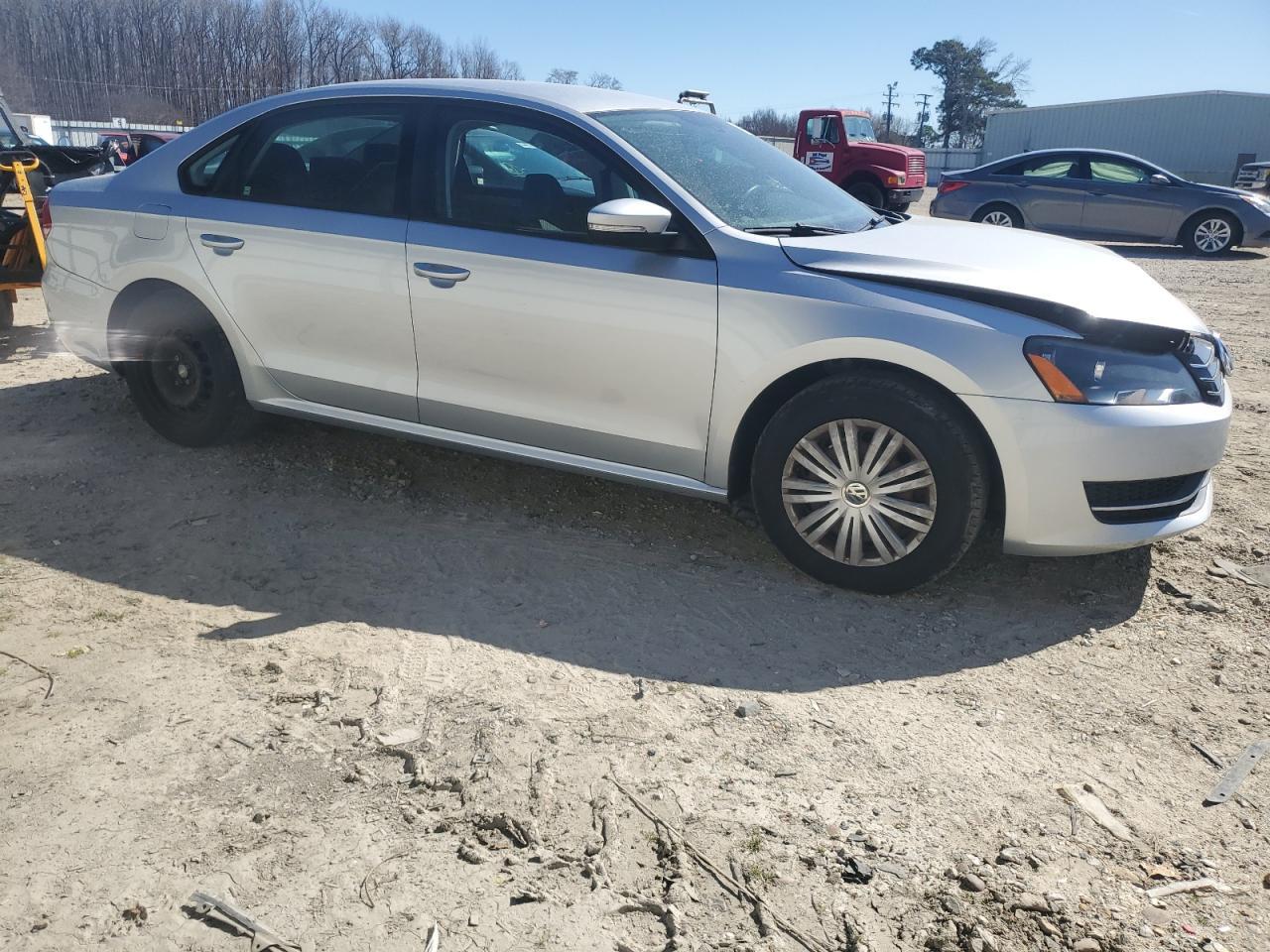 2015 VOLKSWAGEN PASSAT S - Фото 4
