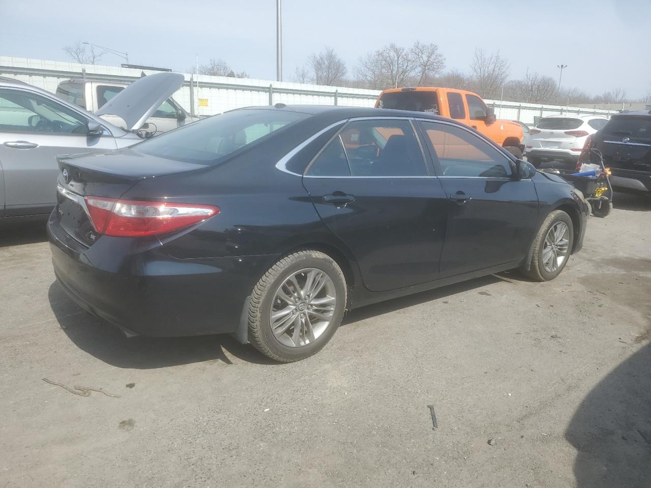 2017 TOYOTA CAMRY LE - Фото 3