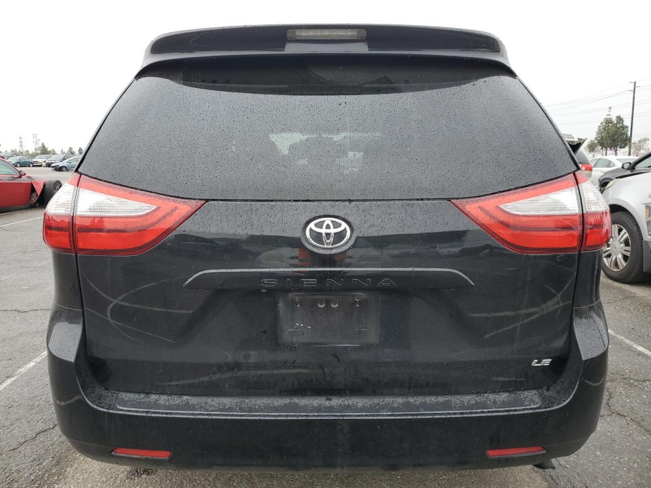 2015 TOYOTA SIENNA LE - Фото 6