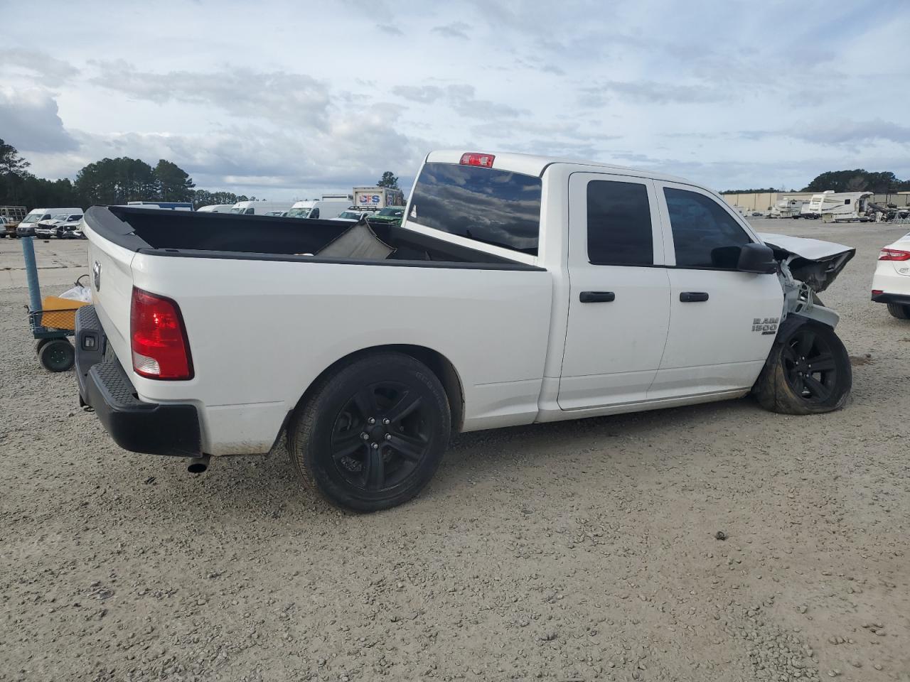 2019 RAM 1500 CLASS - Image 3