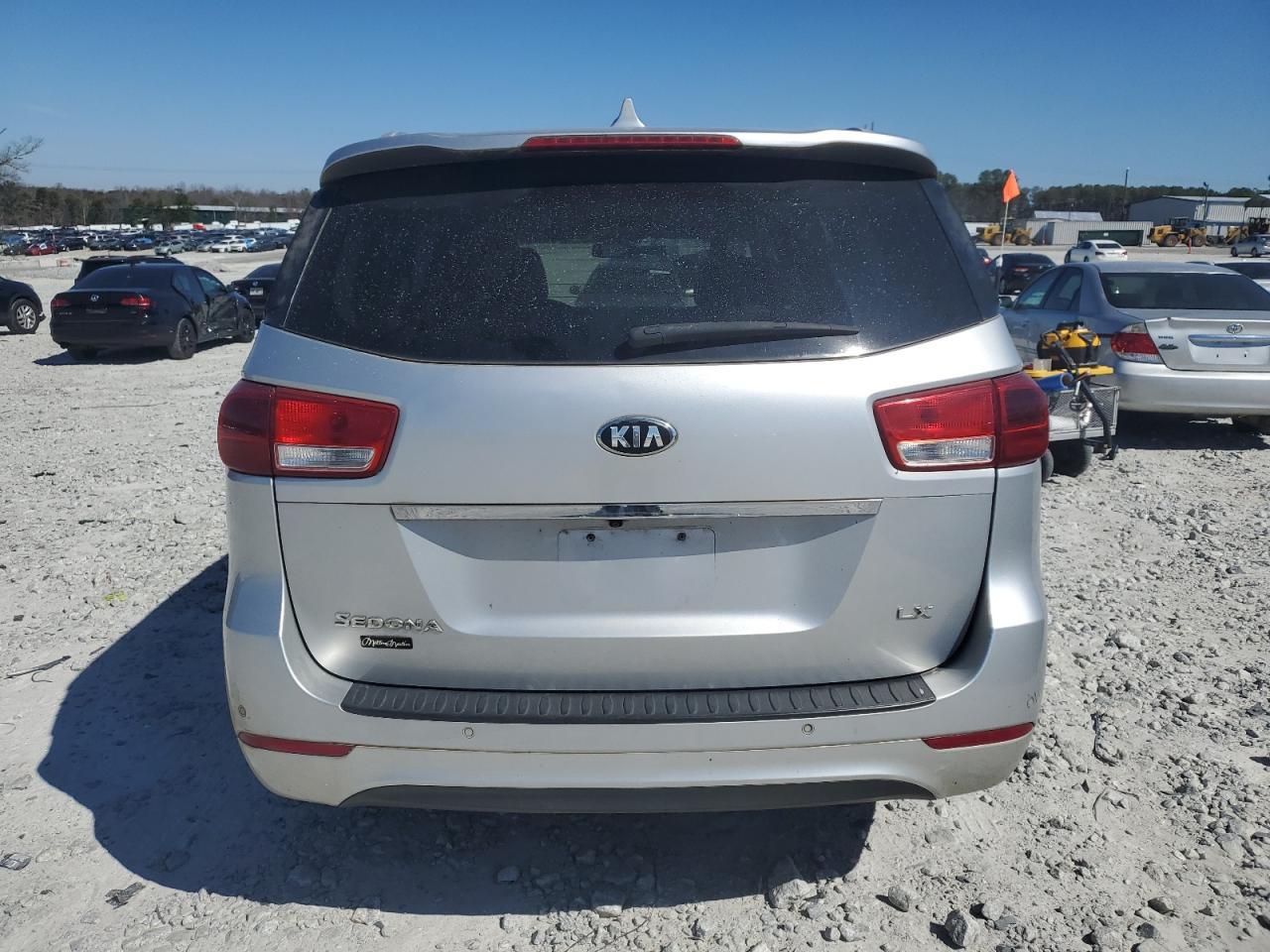 2016 KIA SEDONA LX - Image 6